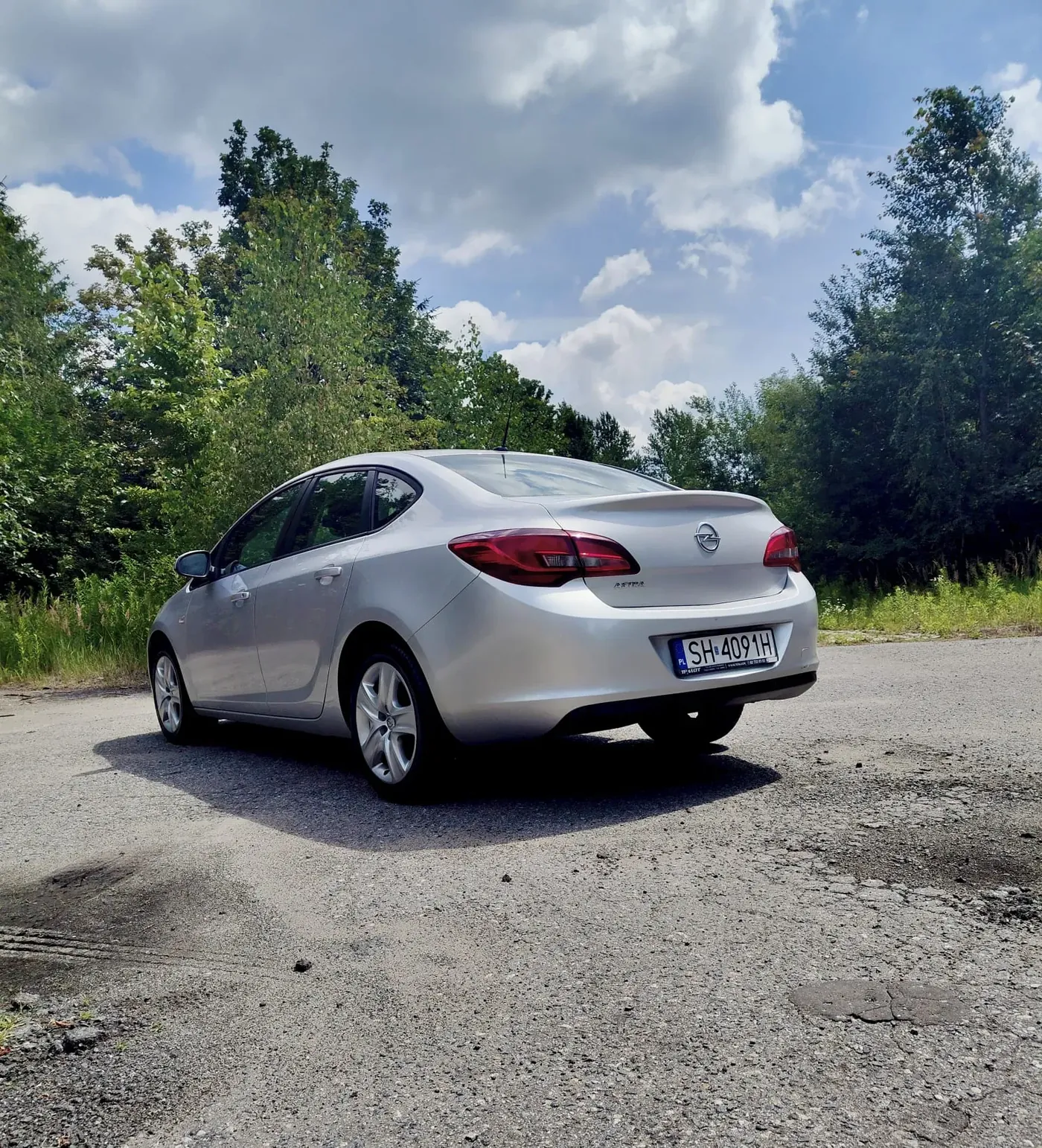 Opel Astra J — bok